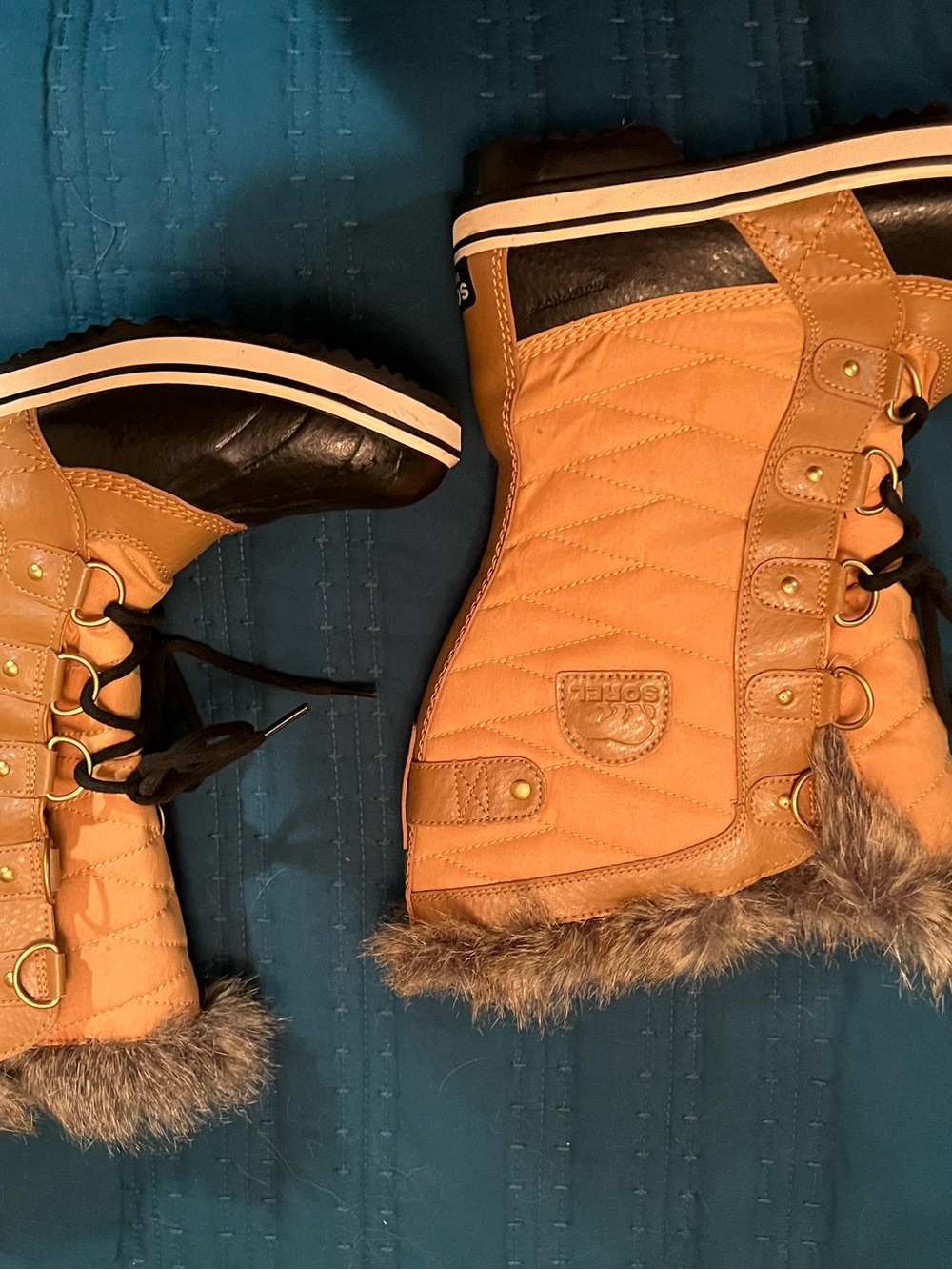 Sorel Tofino II Tan and Black Quilted Faux Fur Winter Lace-Up Boots - Picture 2 of 8